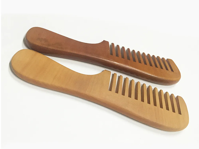 Mini houten bamboekam met brede tanden