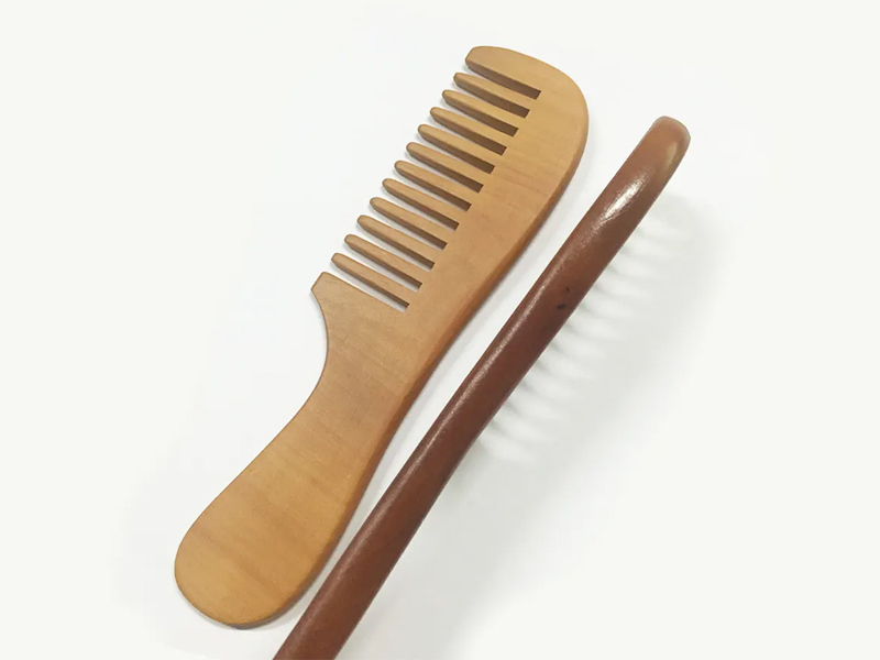 Mini houten bamboekam met brede tanden