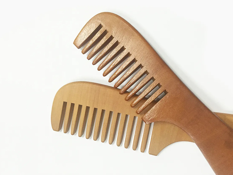 Mini houten bamboekam met brede tanden
