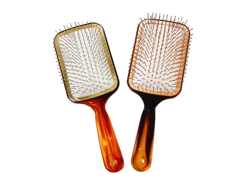 Amberkleurige paddle-haarborstel met metalen pinnen